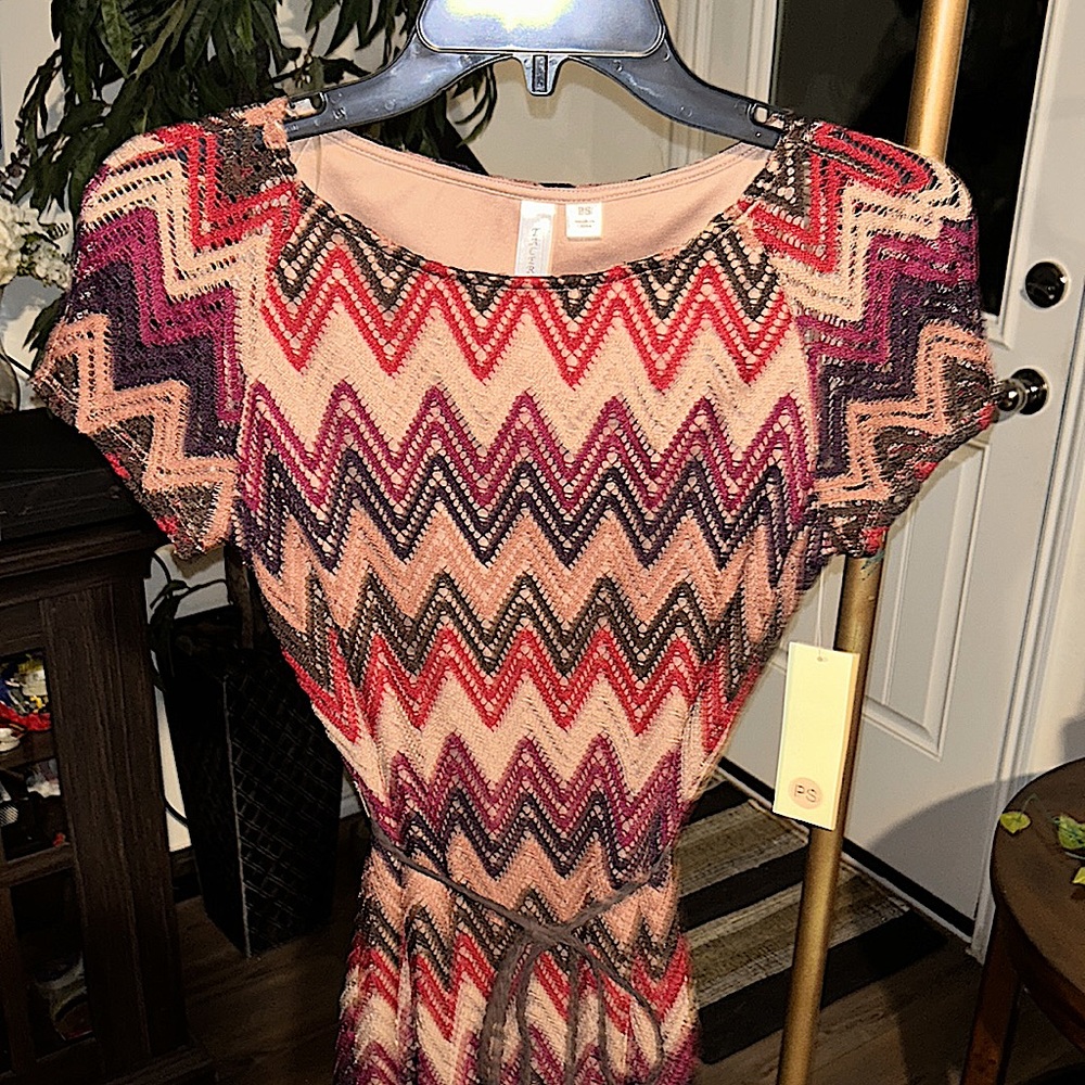 Patterned dress with leather belt